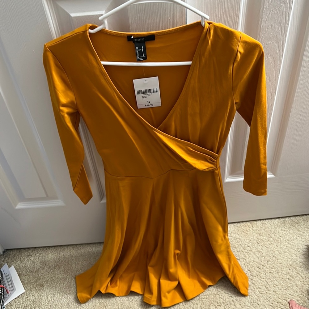 Forever21 surplice mustard dress size small nwt